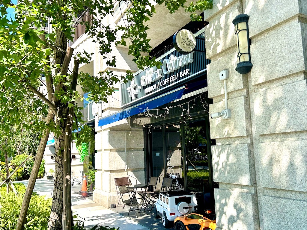 新月一街有多家寵物友善餐廳,或可在附近騎乘Youbike。